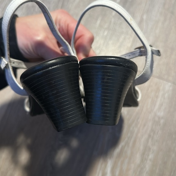 Munro Leather Heels 7.5 strappy sandal white black summer dressy Luxury - Picture 4 of 8